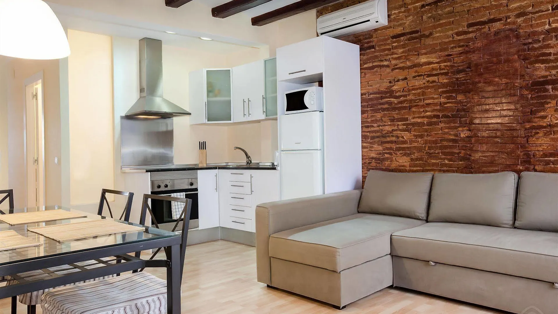 El Born Apartment Barcelona 3*,
