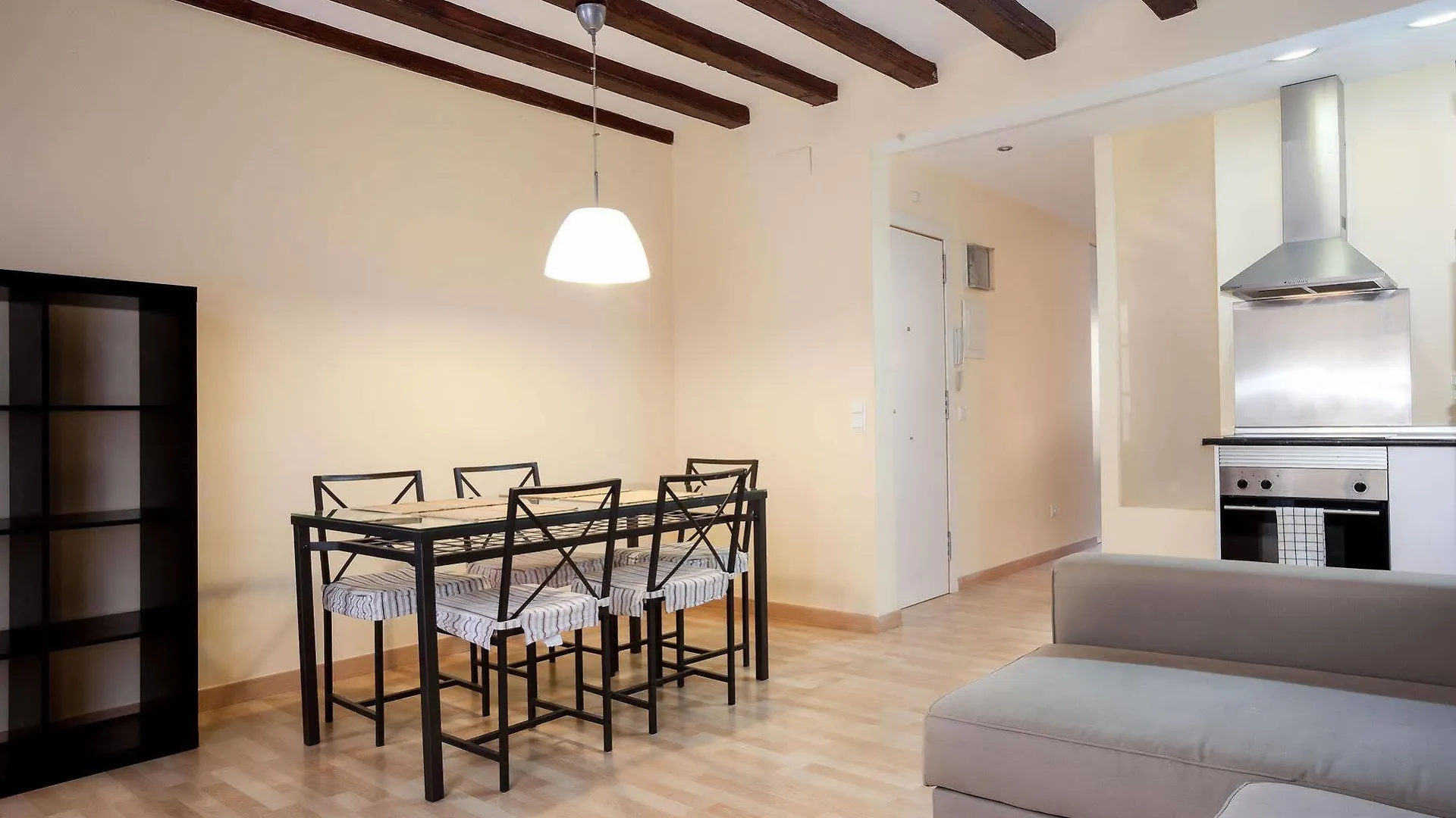 El Born Apartment Barcelona Hotel